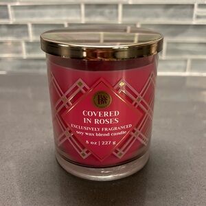 Bath & Body Works Covered In Roses
Single Wick Candle